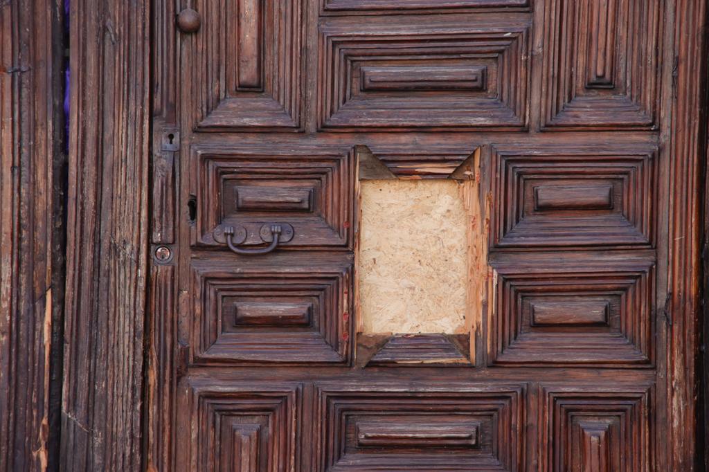 Perforan la puerta, entran y se llevan las limosnas; Diócesis pide vigilancia 