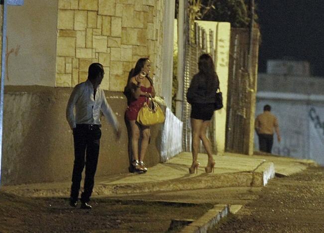 Trabajadoras transgénero exigen a MAV seguridad