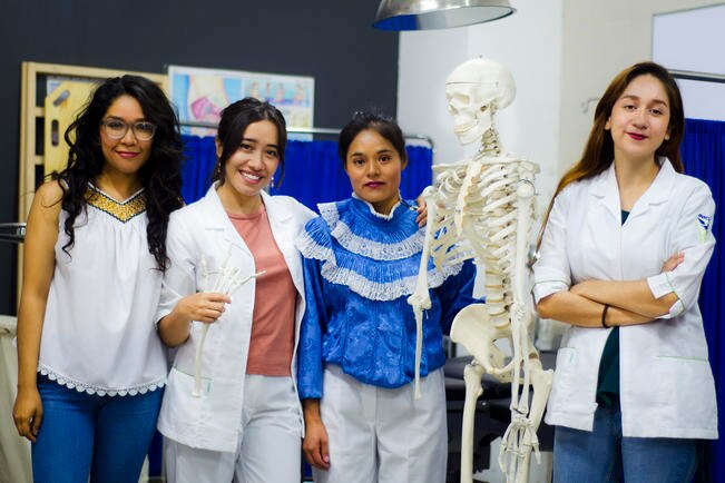 A través de este proyecto se pone en evidencia la discriminación que sufren niñas y jóvenes indígenas en varios niveles educativos, ya sea por su vestimenta, raíces o lengua (FOTOS: CORTESÍA YOSOYOHO)