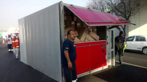 Vuelca camioneta en la Mex-Qro