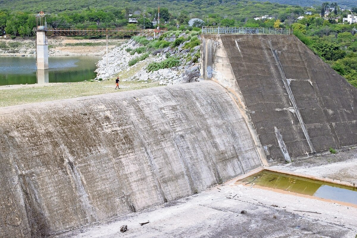 Presa de Jalpan alerta por su bajo nivel de agua
