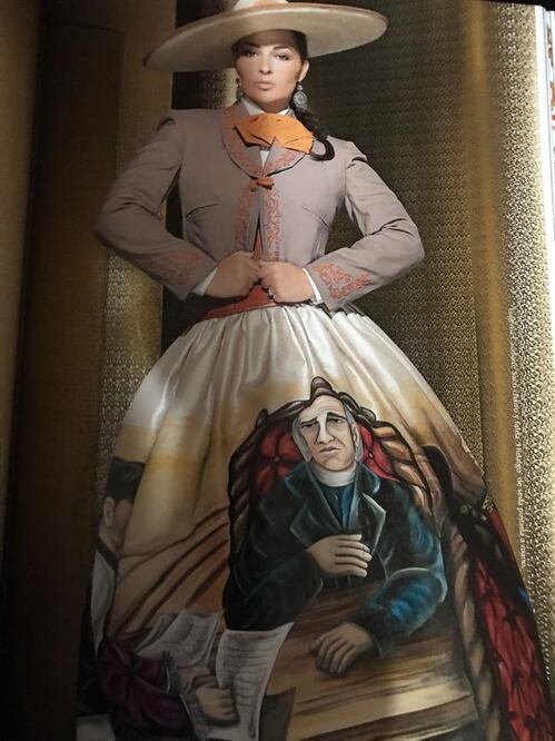 Mafud recorre 36 años de moda mexicana en libro