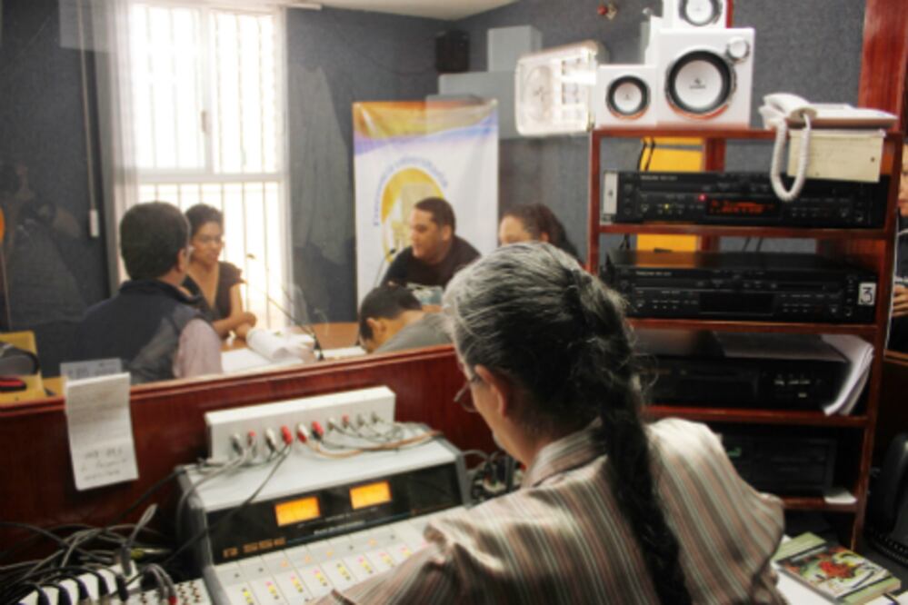 Impulsa Sejuve programa de radio 