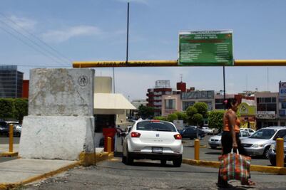Estacionamiento viola reglamento, aseguran