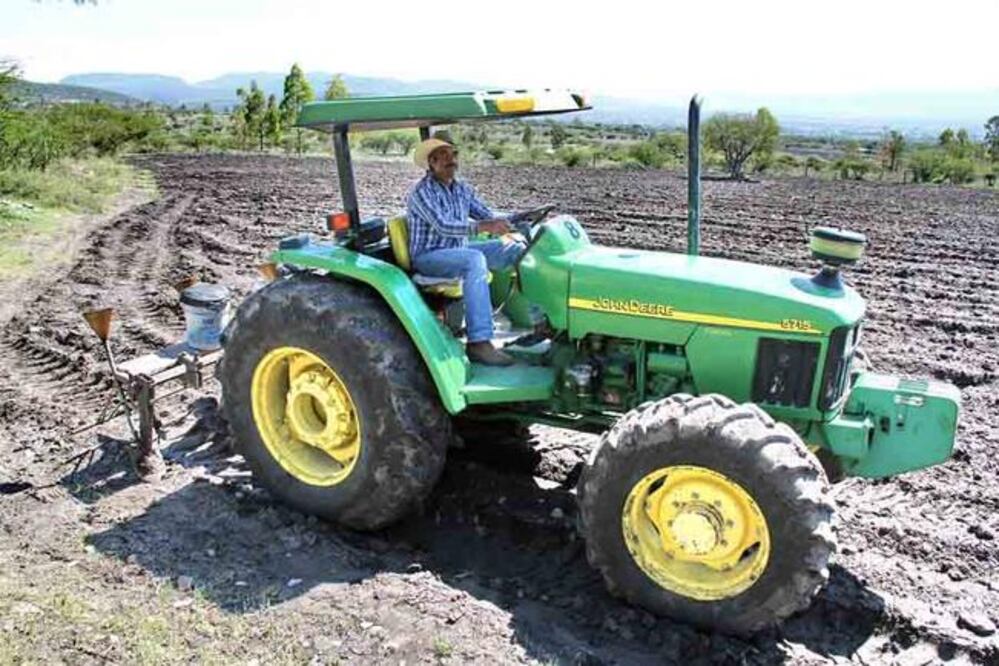 Si labriegos no se registran, no se les entregará el subsidio para comprar diesel a sus tractores (ARCHIVO EL UNIVERSAL)