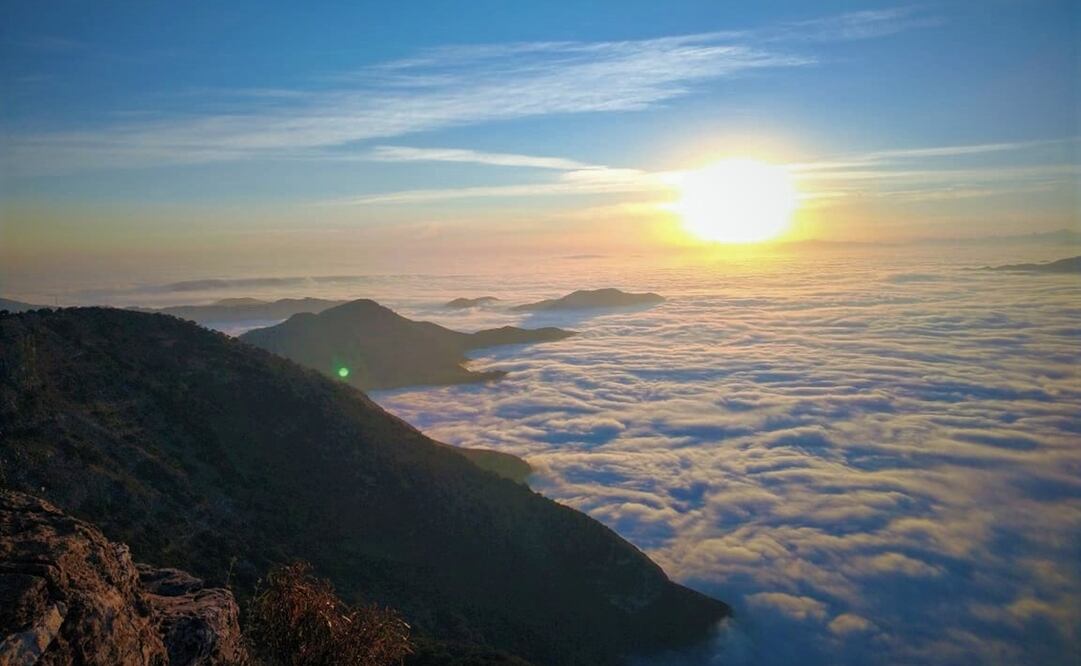 Durante esta temporada, la neblina se vuelve densa y cubre los verdes valles y cañadas. Foto: Celia Mandujano