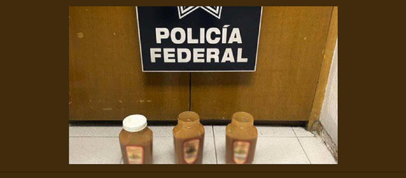 Aseguran aparente metanfetamina en frascos de cajeta