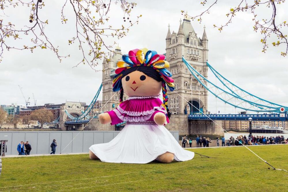 Lele, la muñeca embajadora de Querétaro está presente este jueves 4 de abril en el Potter’s Field Park de Londres.