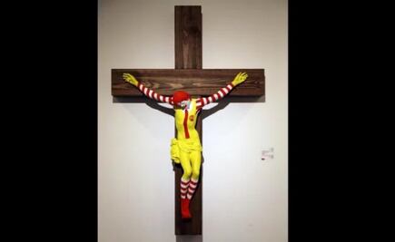 Retirarán de museo escultura del payaso McDonald crucificado 