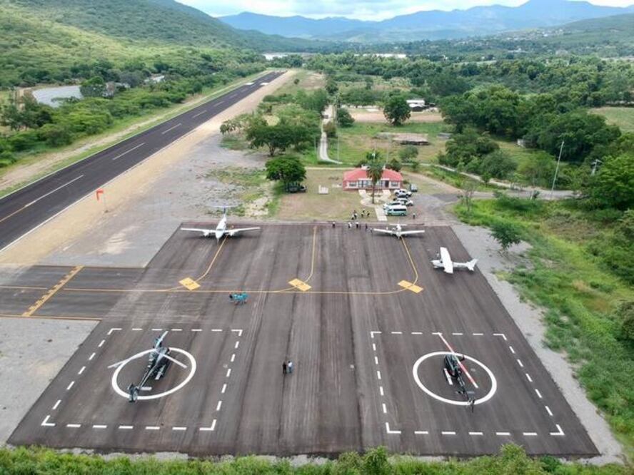 En Jalpan, avioneta realiza aterrizaje de emergencia