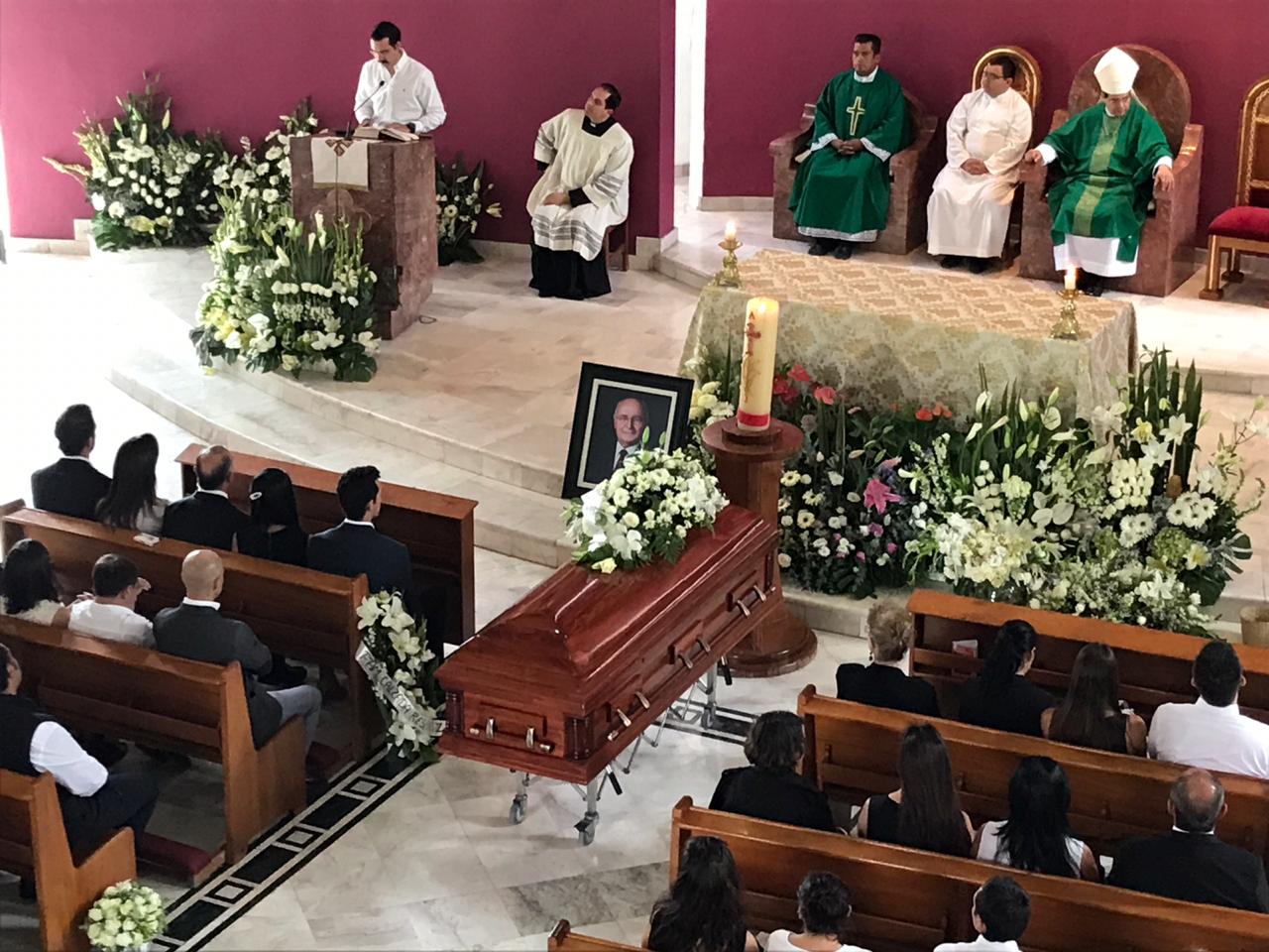 Dan último adiós a Antonio Calzada