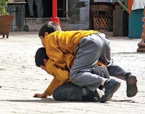 Afuera de la escuela, 78% del “bullying”