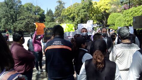 Feministas "revientan" el único debate de candidatos a la rectoría de la UAQ 