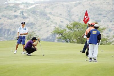 ‘Bolillo’ da la sorpresa y lidera 