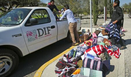 Continúa DIF recibiendo donativos para el frío