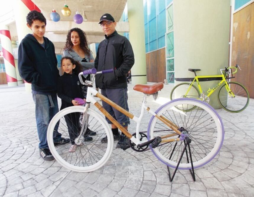 Elaboran bicicletas con bambú