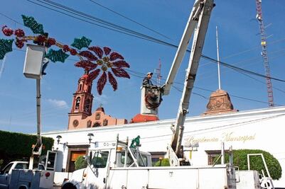 Invierte SJR $300 mil en adornos navideños