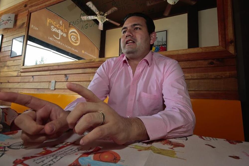 Mario dice que en Querétaro una consulta se cobra a 250 pesos, mientras que en Morelia, debido a la falta de recursos (VÍCTOR PICHARDO)