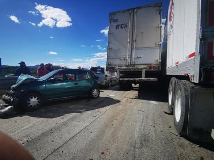 Un niño muerto y diez lesionados deja una carambola en la México-Querétaro