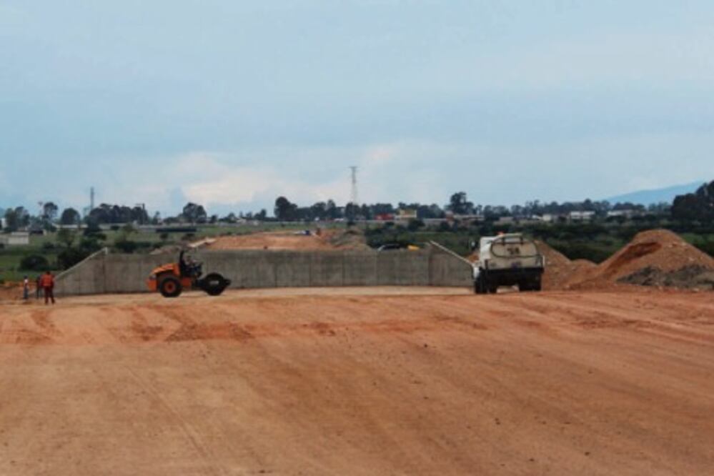 Admiten atraso en vía Apaseo-Palmillas