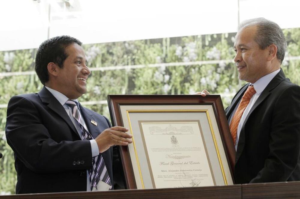 Anuncia Echeverría reajustes en justicia