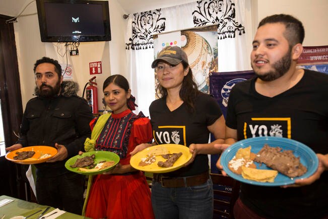 Presentan la primera Feria de la Cerveza y la Cecina, a realizar el 19 y 20 de noviembre en el municipio de Jalpan de Serra (DEMIAN CHÁVEZ. EL UNIVERSAL)