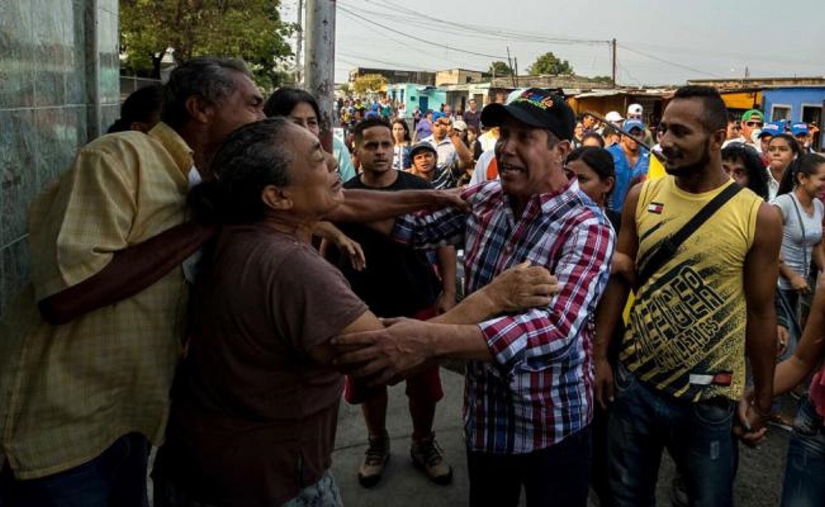 Notifican a familiares muerte de 68 personas durante motín en Venezuela