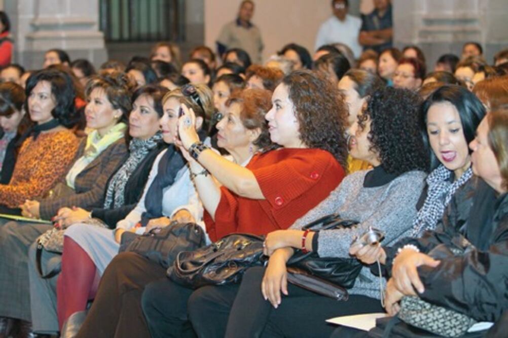 Buscan capacitar a 15 mil empresarias 