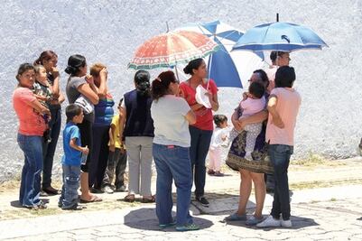 “Tomé a mi hijo entre mis brazos y corrí”