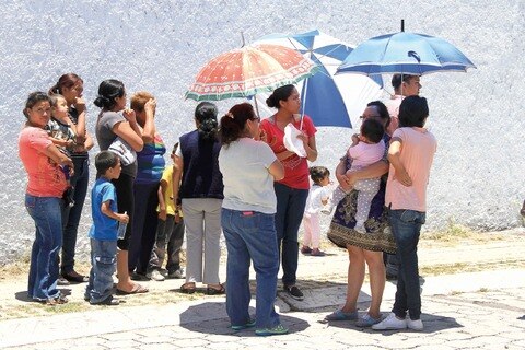 “Tomé a mi hijo entre mis brazos y corrí”