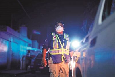 "No dejes encendidas las luces del arbolito de Navidad", pide Protección Civil