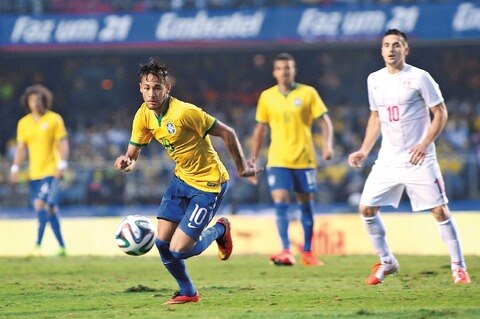No ceden las críticas al anfitrión