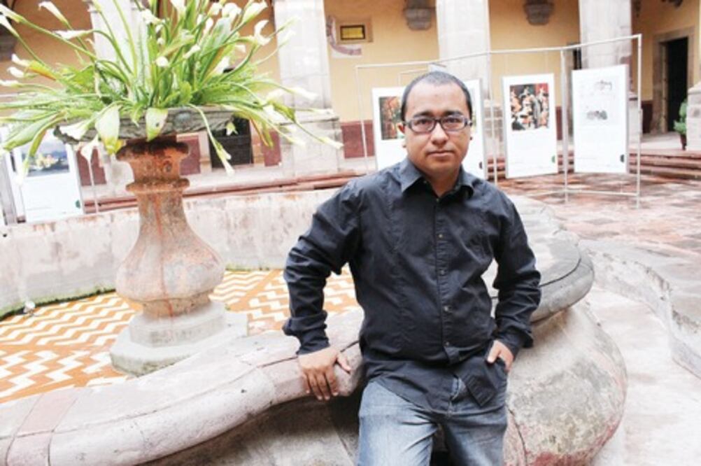 Premian a poeta queretano