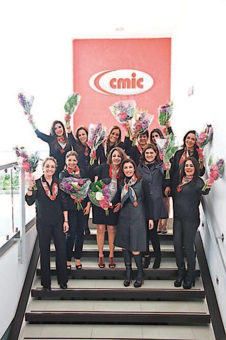 Rinde Paulina Lorenzini informe de actividades