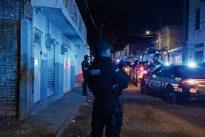 Condenan a Mónica "N" y Erick "N" por posesión de armas y drogas en San Juan del Río 