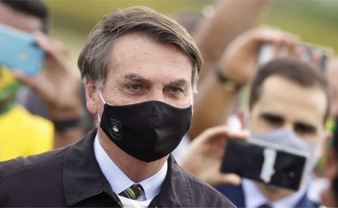 Prevén demandar a Bolsonaro por quitarse cubrebocas frente a periodistas