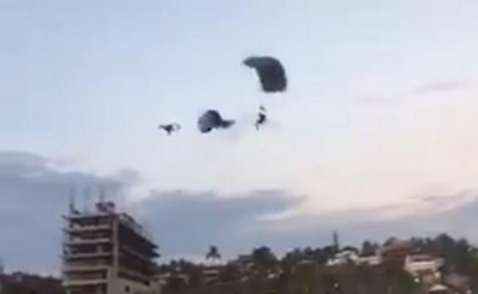 Captan choque de paracaidistas en Puerto Escondido, Oaxaca
