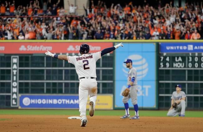 Alex Bregman dio el triunfo a Houston en el décimo rollo y así festejó (FOTO: DAVID J. PHILLIP /AP)