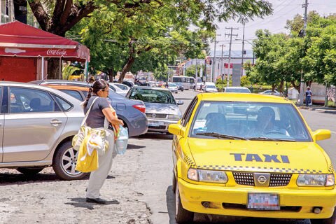 Taxistas dearrollan app para competir