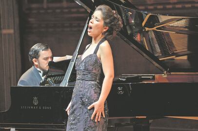 Zaira Soria canta con la OFEQ