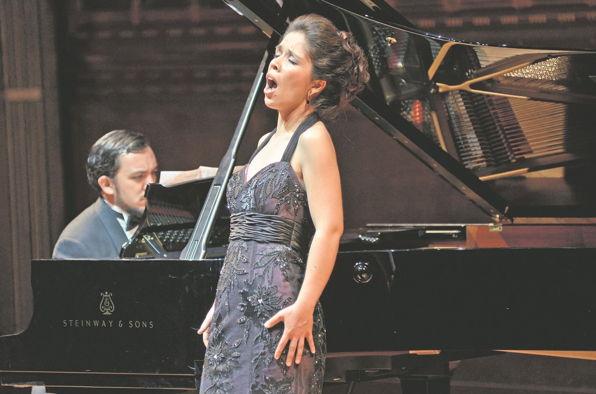 Zaira Soria canta con la OFEQ