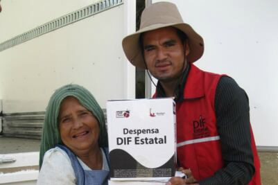 Entregan despensas a adultos mayores en Arroyo Seco