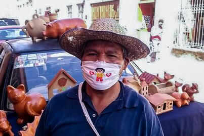 Rafael, el artesano que ha vivido cuatro décadas elaborando barro