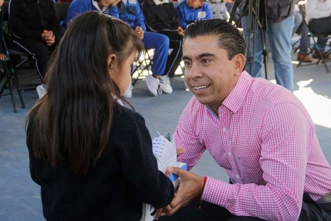 Entregados, más de 14 mil pares de tenis