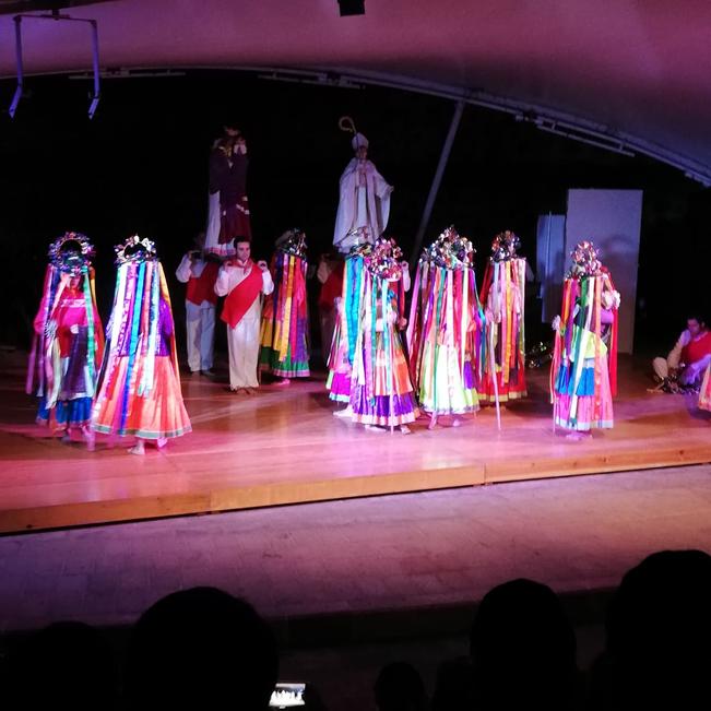 Música y danzas típicas inundan el CEART