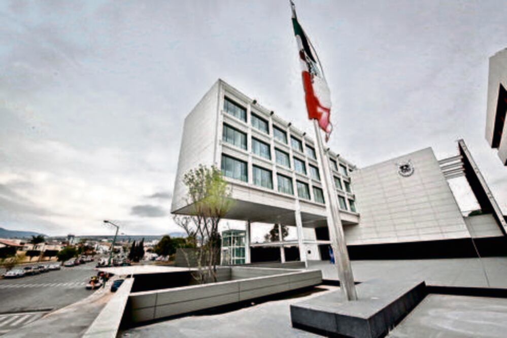 Detienen jubilación de ex funcionarios