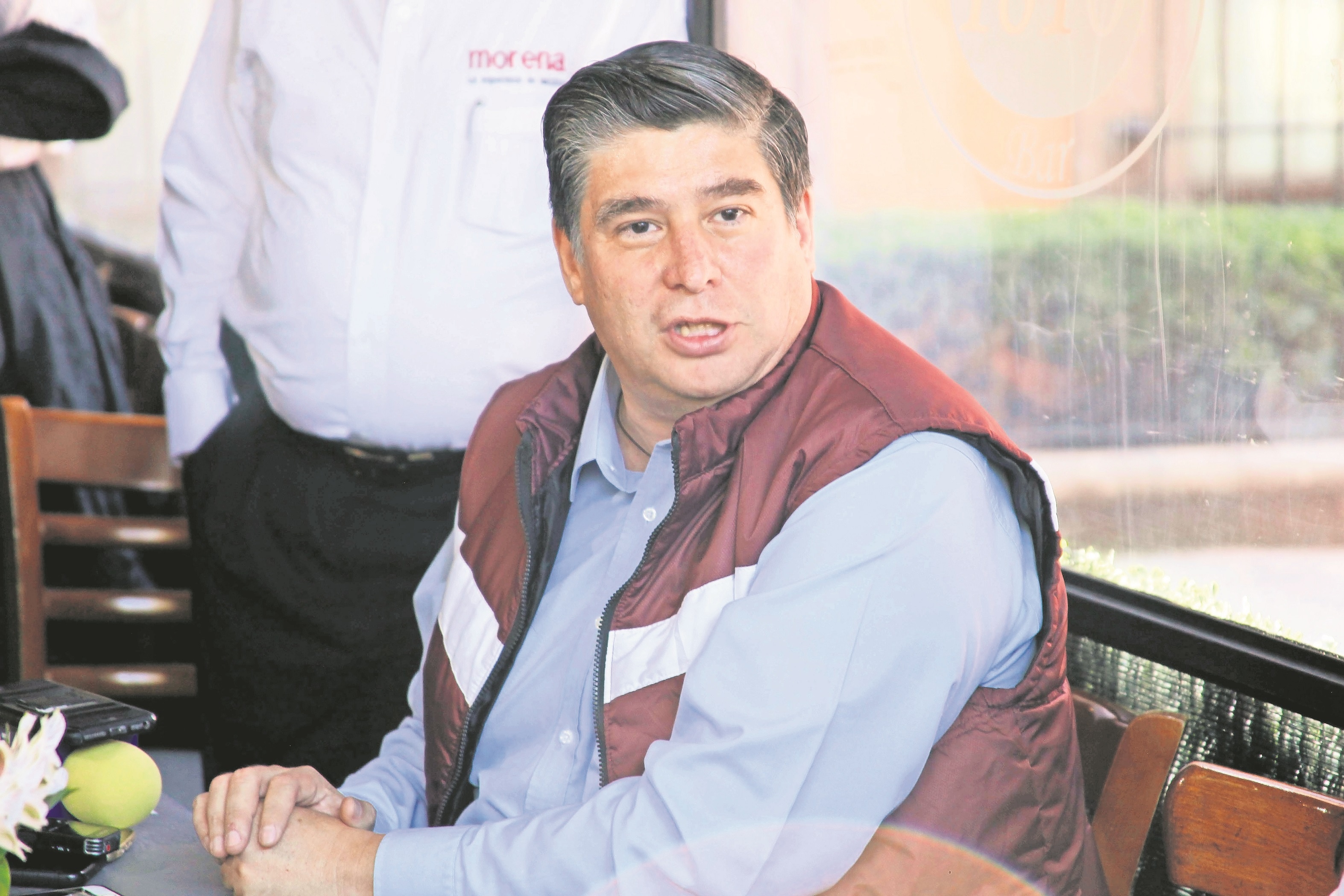 Carlos Peñafiel defiende la selección de abanderados