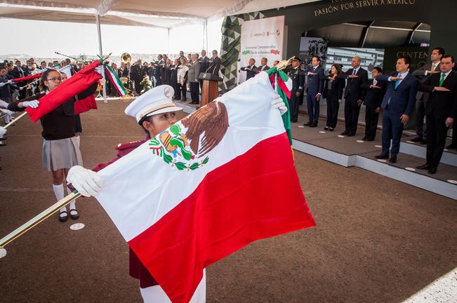 Llama a unidad nacional