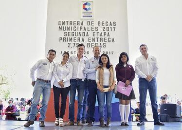 Corregidora entrega más de 2 mdp en becas a estudiantes