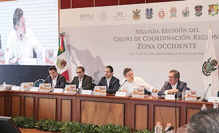 Dialogan sobre educación